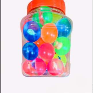 Стрибунці з іграшкой всередині в банці